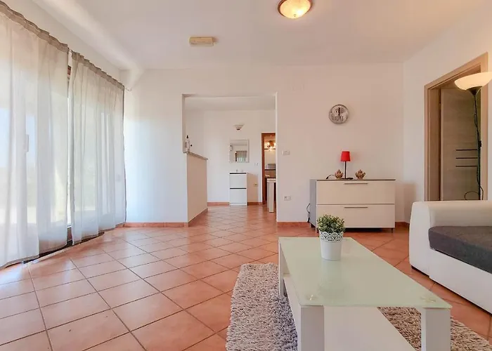 Apartman Dani A2+2 *