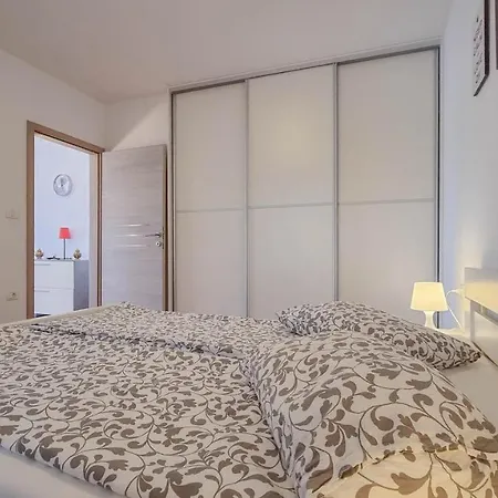 Apartment Dani A2+2 *